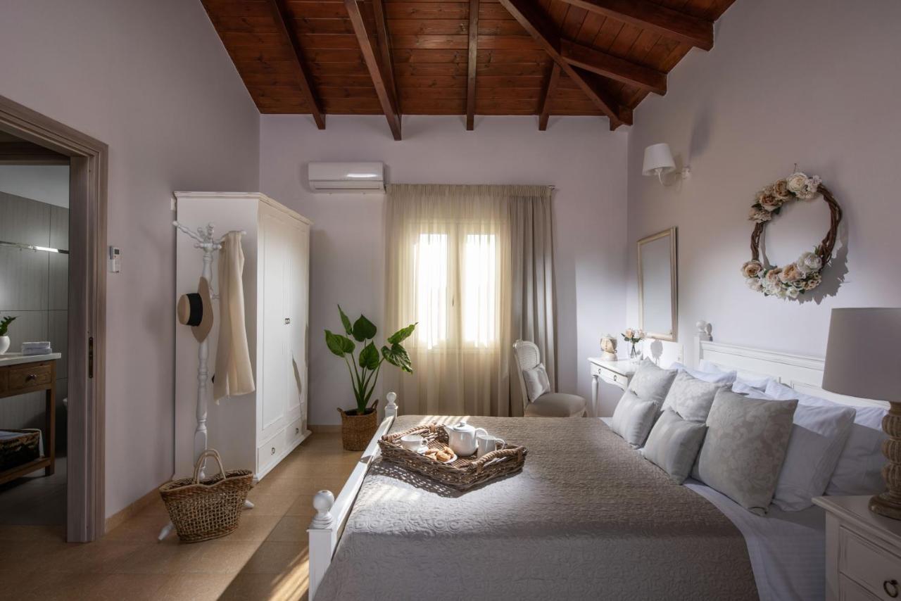 Filothei Beach House With Pool Kalamaki  Exterior photo